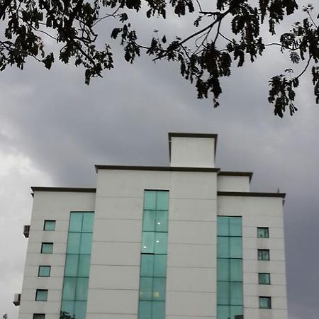 Hotel Planet Mount Chennai Exteriör bild