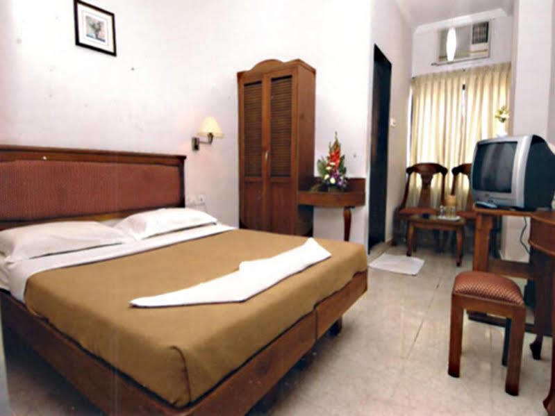 Hotel Planet Mount Chennai Exteriör bild